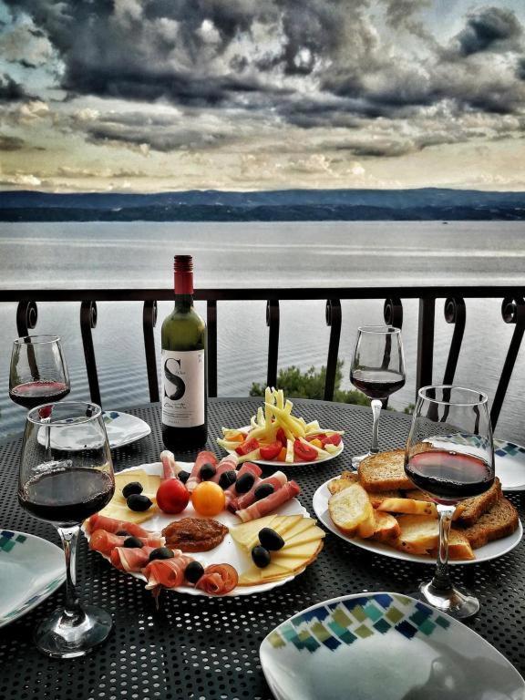 Apartmani Mara I Kata Omiš Buitenkant foto
