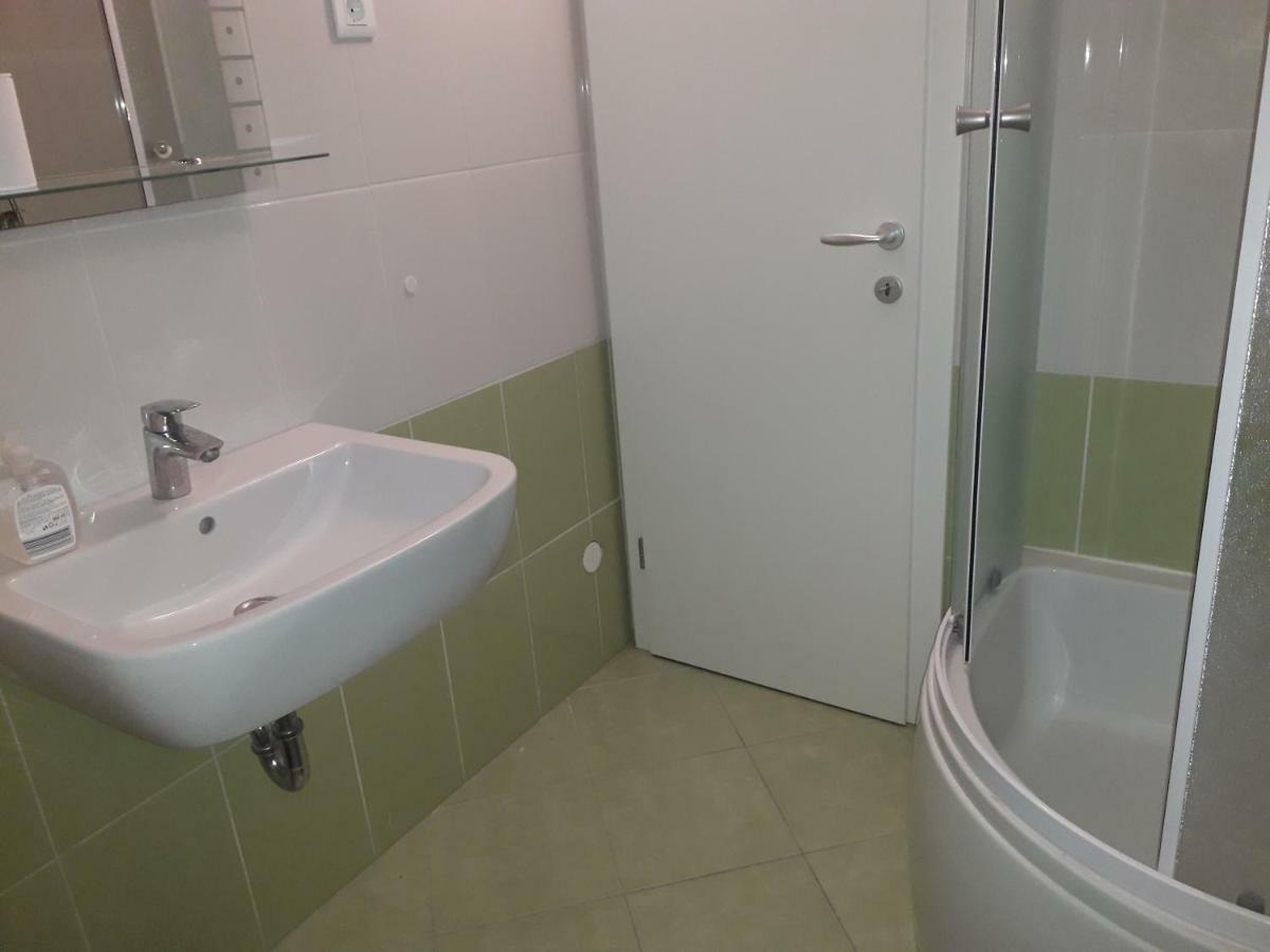 Apartmani Mara I Kata Omiš Buitenkant foto