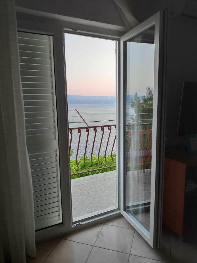 Apartmani Mara I Kata Omiš Buitenkant foto