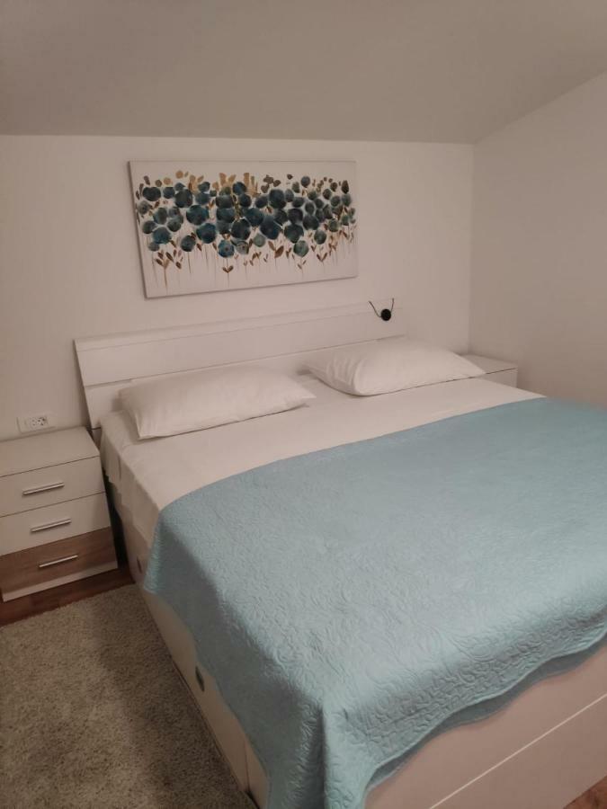 Apartmani Mara I Kata Omiš Buitenkant foto